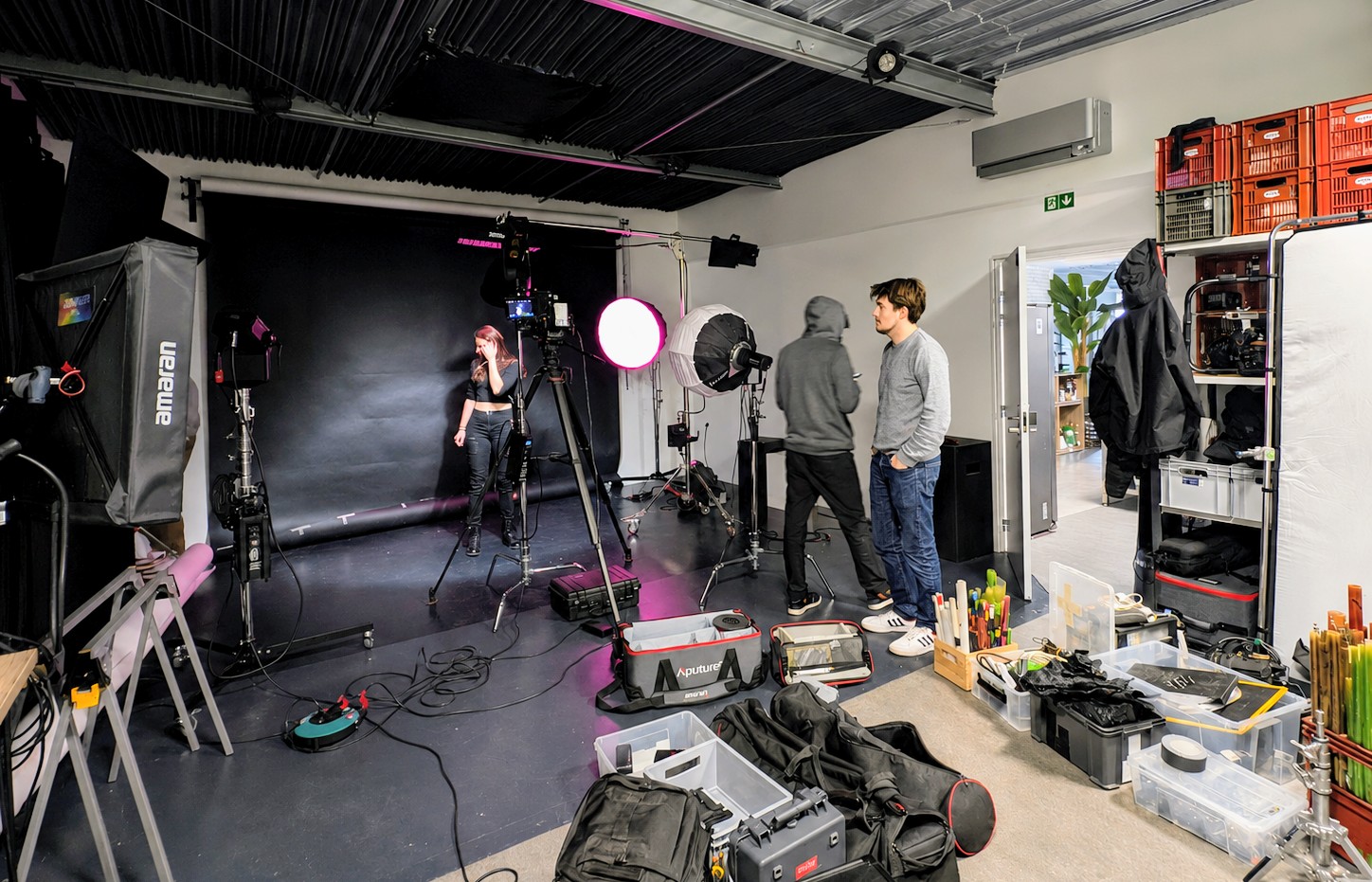 Studio rental in Strasbourg 5 Creative community gathered in workshop in the studios