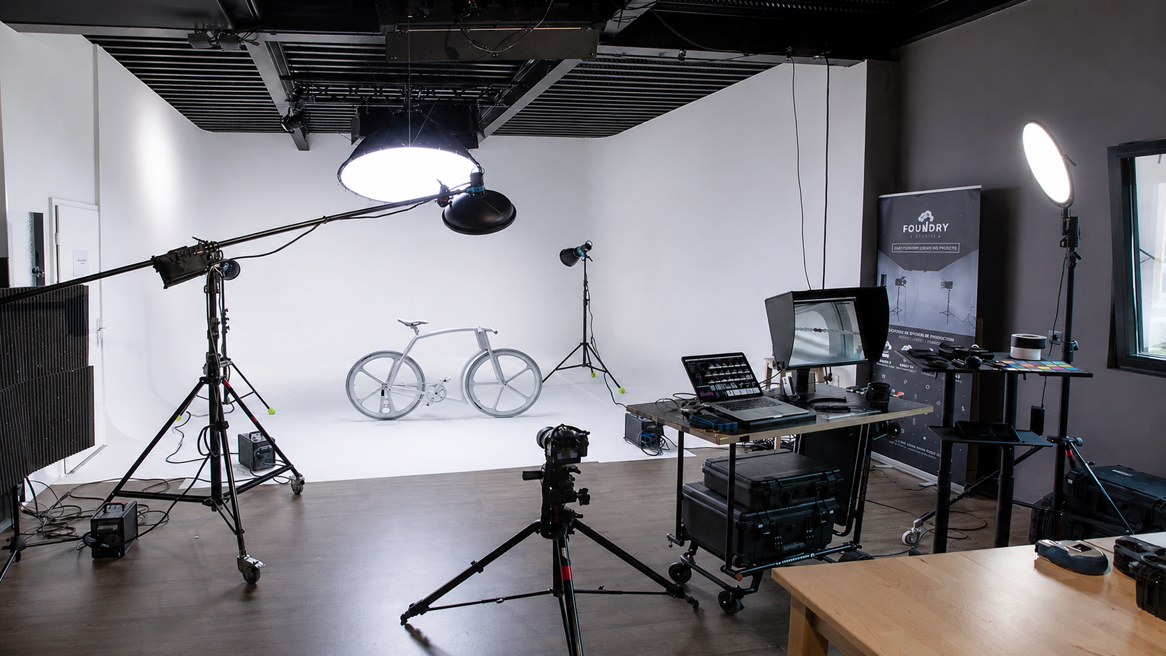 Studio rental in Strasbourg 1 Professional cyclorama studio with lighting — Digistore image hub in Strasbourg
