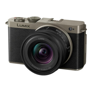 Discover the PANASONIC LUMIX DC-S9 Titanium: the hybrid camera for professionals.