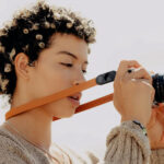 PEAK DESIGN FORM LEATHER CAMERA STRAP NECK AMBER - Image 3