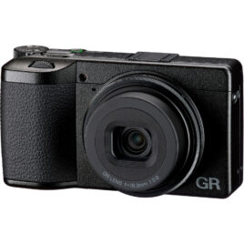 Ricoh GR IV de profil