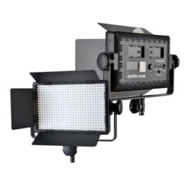 Godox LED 500C Bi-Color with barndoors